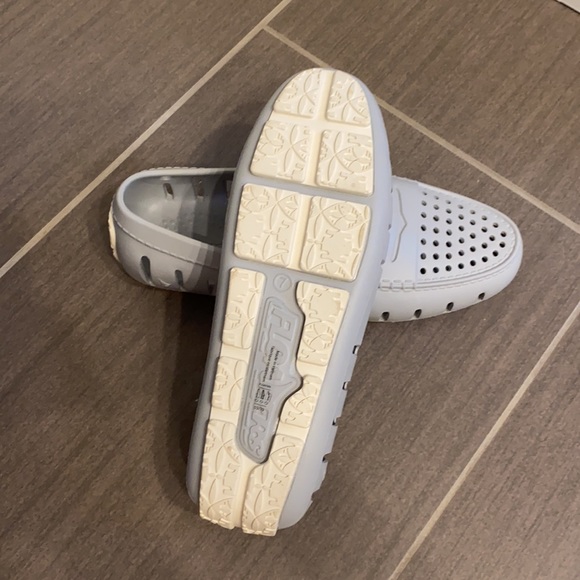 Floafers - Picture 2 of 8